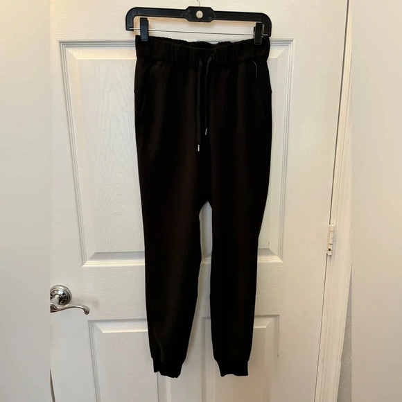 Lululemon On The Fly Jogger
Black - Picture 4 of 8